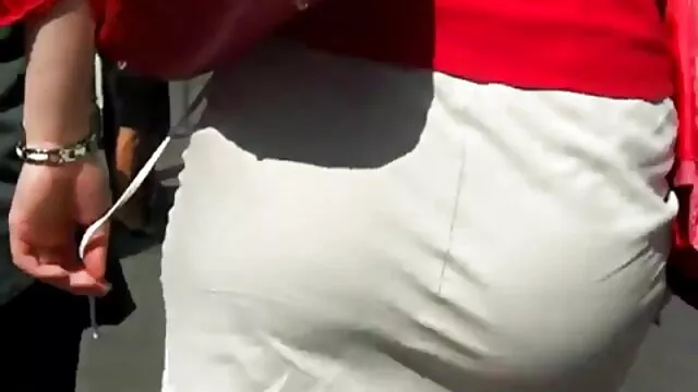 Dominatrix de látex porno anime español latino con correa