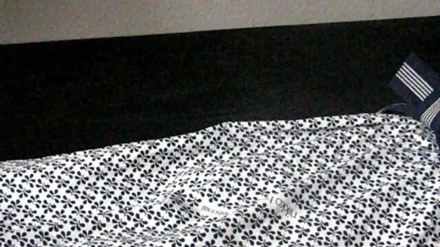 Blondie usando su máquina de webcam porno latino follar
