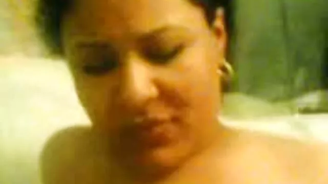 Andrea en un trío caliente hispanas cojiendo