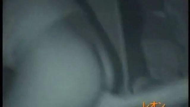 La chica del clítoris trio latino xxx perforada recibe un creampie espumoso