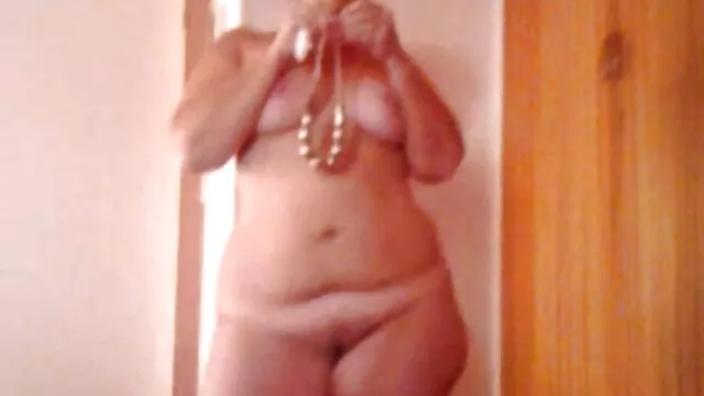 Femdom videos porno latino español fetiche chicas castigar tio con juguete